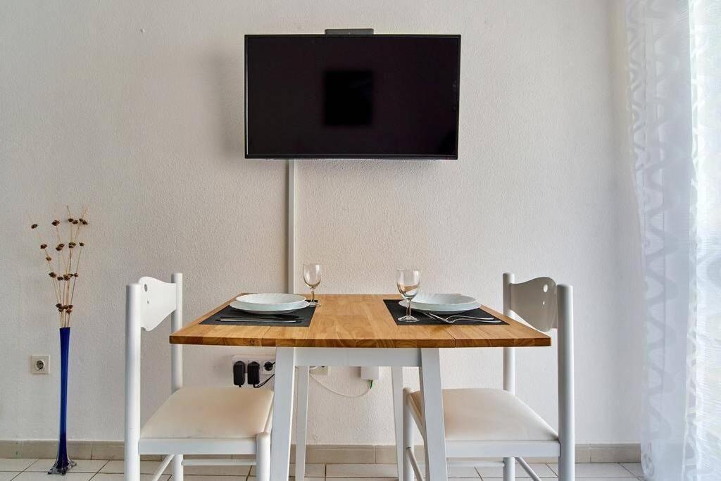Cozy Studio Apartment Near The Beach Τορεβιέχα Εξωτερικό φωτογραφία